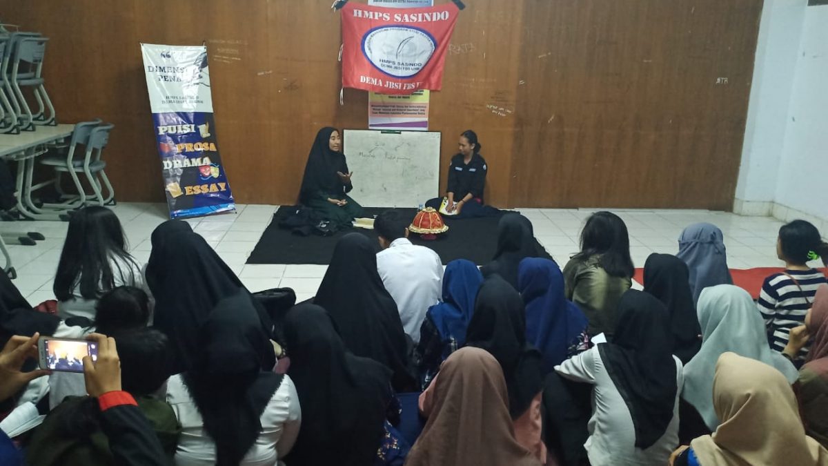 ADAKAN DIMENSI PENA, HMPS SASINDO ANGKAT MATERI TENTANG ESSAY