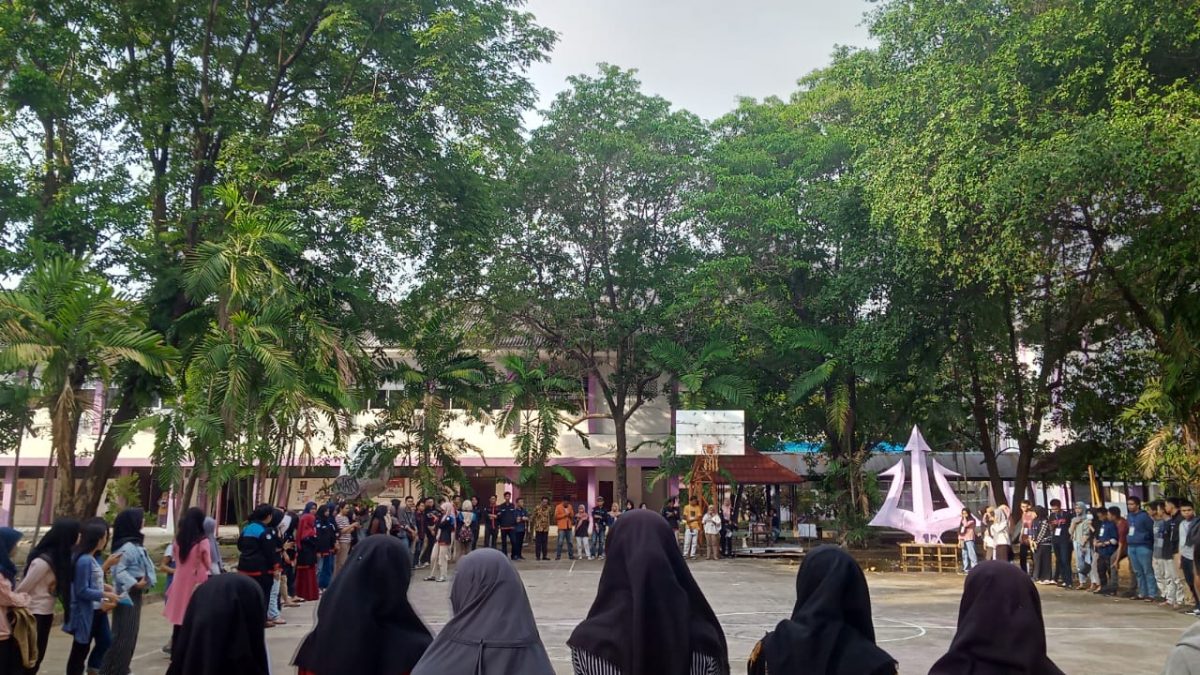 WD III FBS UNM RESMI LEPAS PESERTA EC 2019 DAN PERKAMPUNGAN SASTRA