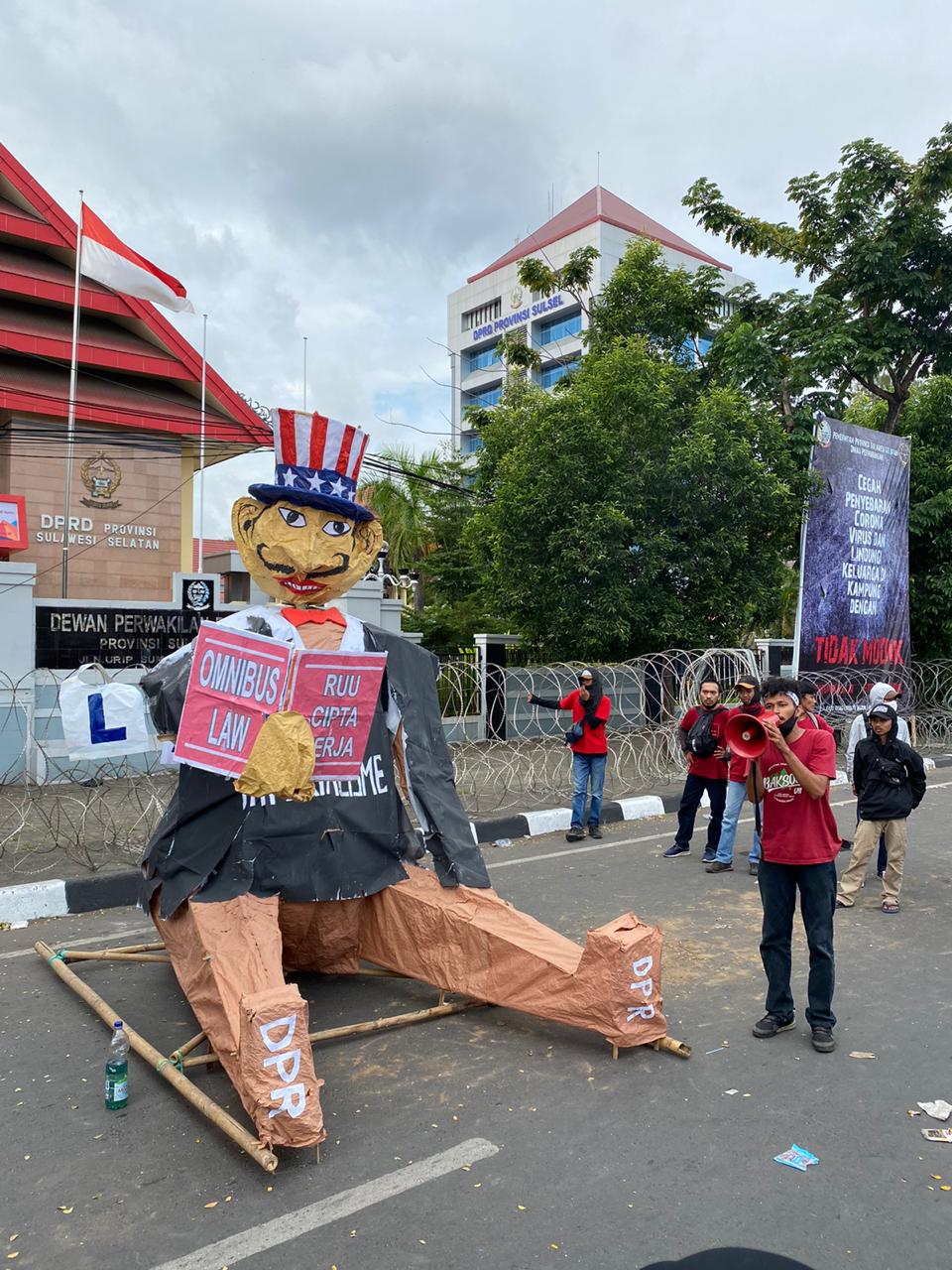 BEM FBS TURUT AKSI TUNTUTAN “SULSEL MENOLAK OMNIBUS LAW RUU CIPTA KERJA”