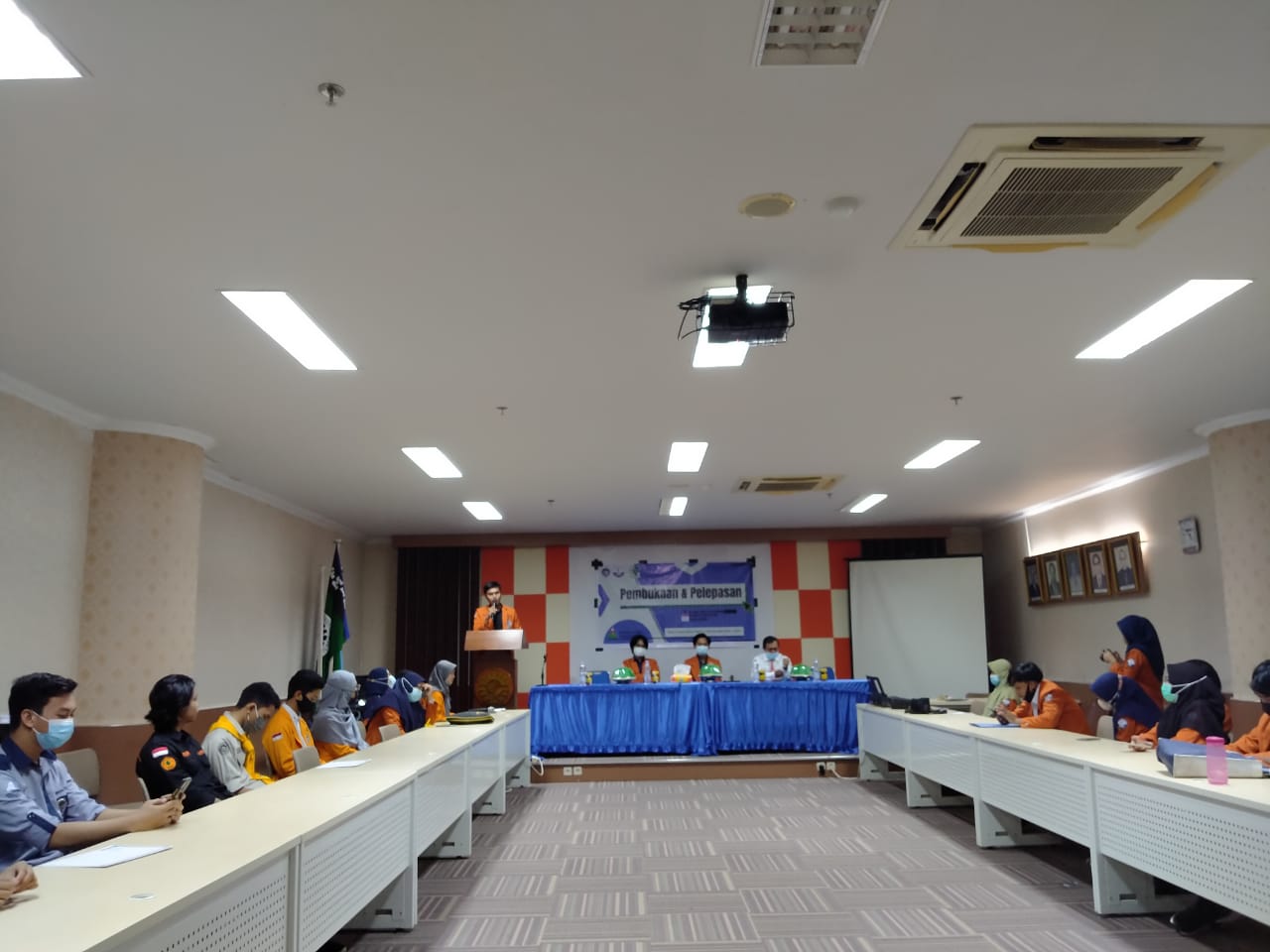 WD III FMIPA UNM LEPAS PESERTA BAKTI SOSIAL BEM FMIPA UNM