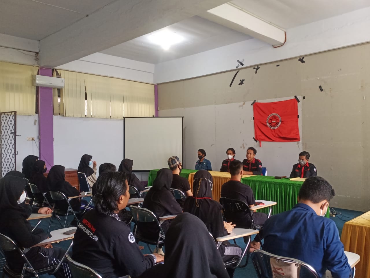 PRESIDEN DEMA JBSI FBS UNM LEPAS PESERTA KEMAH LONTARA VI