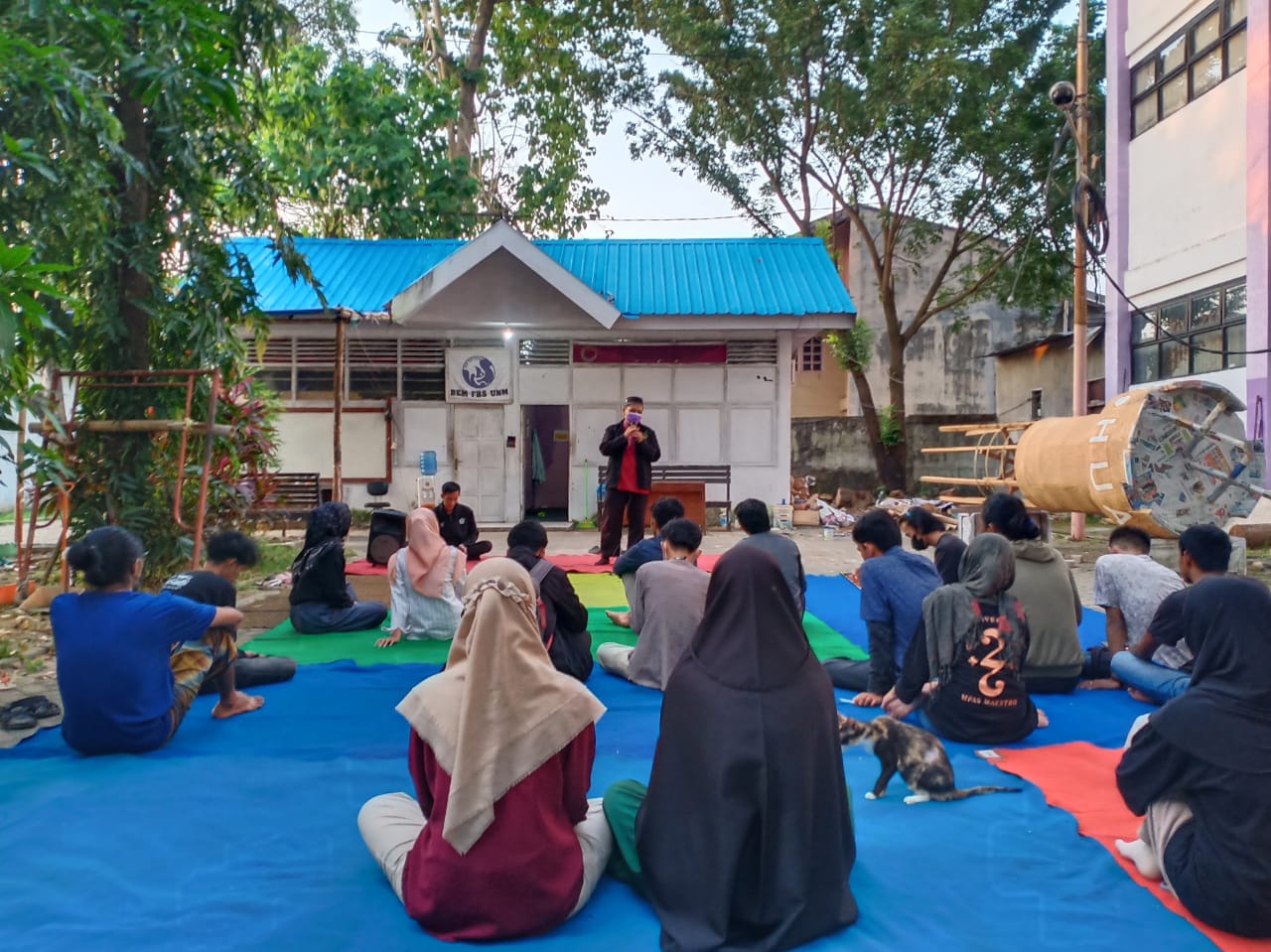 ADAKAN BUKBER DAN TAUSIAH, LK FBS UNM USUNG TEMA KEMULIAAN BULAN SUCI RAMADAN
