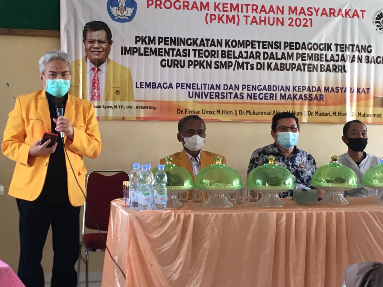 DOSEN PPKN GELAR PELATIHAN PADA GURU SMP/MTS SE-KABUPATEN BARRU SEBAGAI WUJUD TRIDARMA
