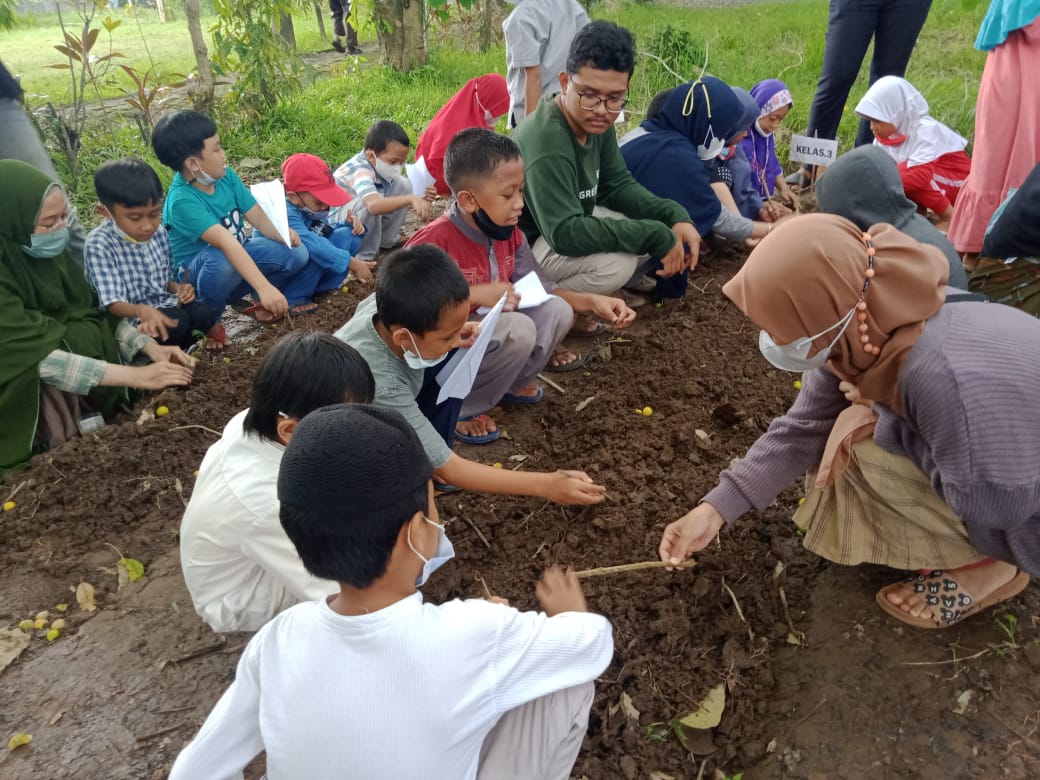GREEN MAKERS BY MALL SAMPAH ADAKAN PROJECT TIME PADA KEGIATAN GOES TO SCHOOL