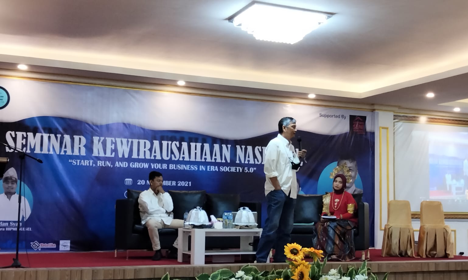 PENDIDIKAN AKUNTANSI 2018 ADAKAN SEMINAR KEWIRAUSAHAAN, BAHAS SEPUTAR WIRAUSAHA ERA 5.0