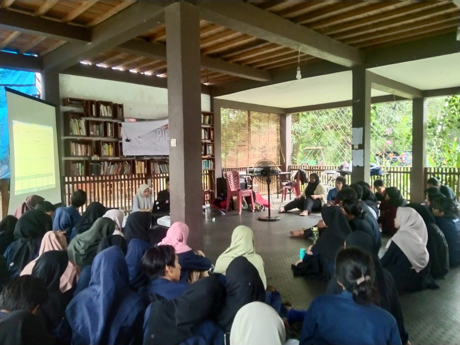 EVALUASI KINERJA PENGURUS, LPM ESTETIKA LAKSANAKAN SIDANG PLENO