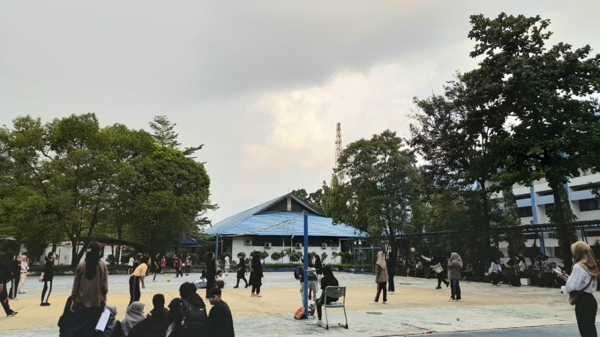 HMJ FISIKA PERTANDINGKAN TIGA BELAS CABANG LOMBA DALAM FIH 2023