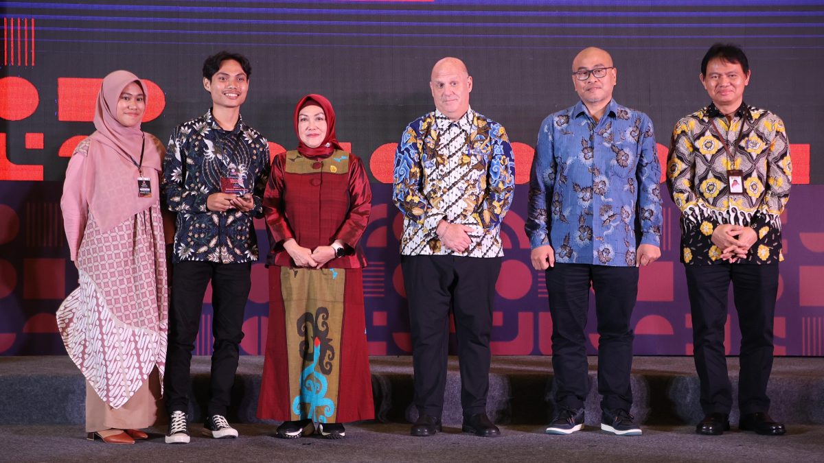 DUA MAHASISWA UNM CATAT PRESTASI DALAM KOMPETISI IDE KEMENPAN-RB