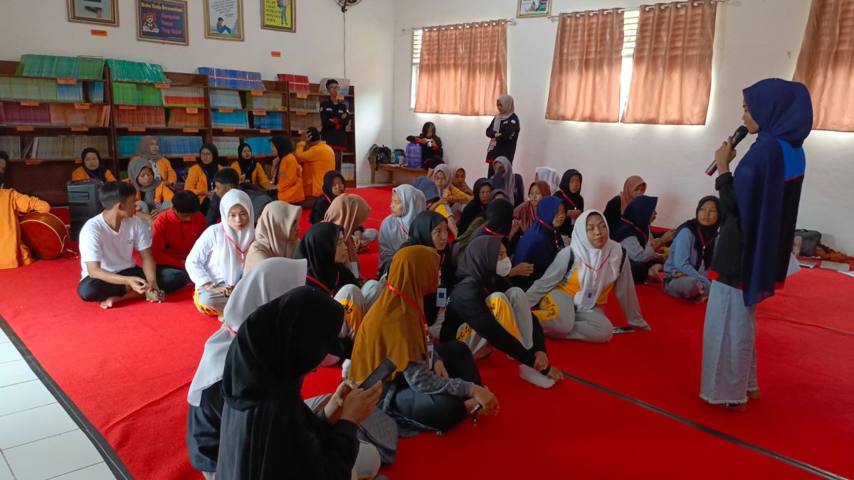 SASTRA MASUK SEKOLAH HMPS SASINDO: WADAH TINGKATKAN LITERASI SISWA