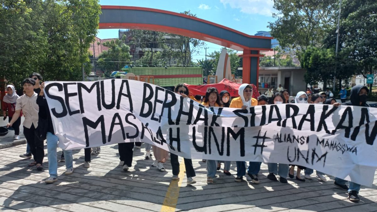 MEJA DEMOKRASI ALIANSI MAHASISWA: SUARAKAN MASALAH UNM