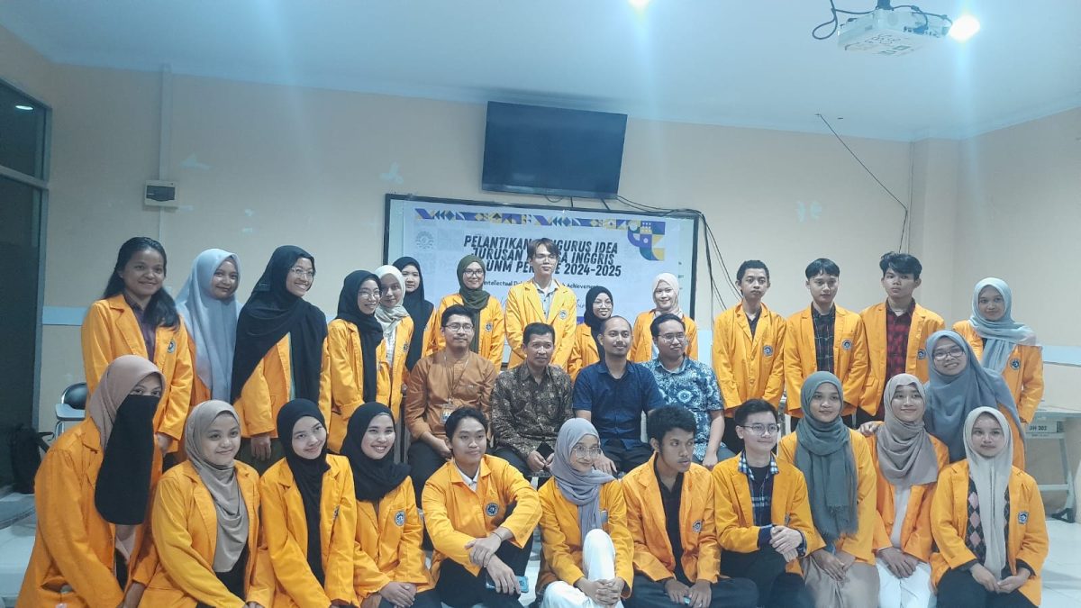 JADI KOMUNITAS BARU DI TINGKAT JURUSAN BAHASA INGGRIS, IDEA GELAR PELANTIKAN PENGURUS