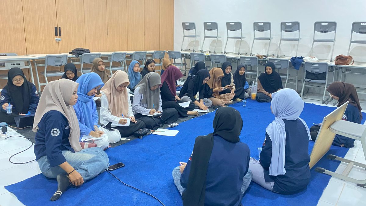 LPM ESTETIKA KENALKAN JURNALISTIK PADA MAHASISWA FBS LEWAT JADI JURNALIS DALAM SEHARI