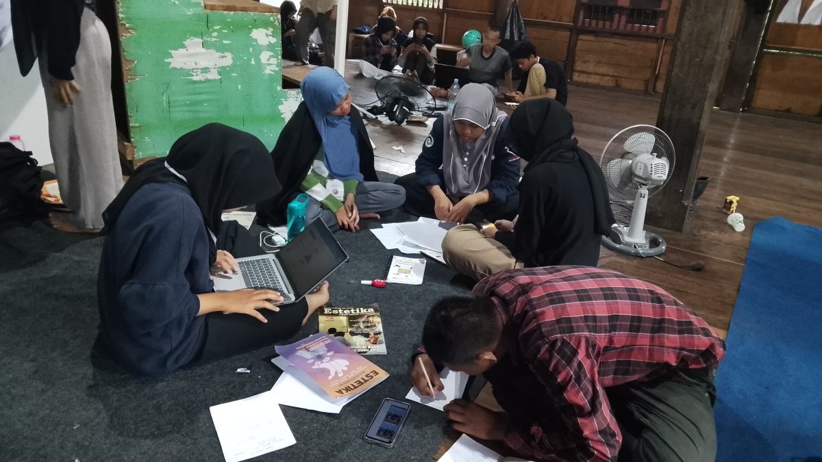 LPM ESTETIKA BERI PRAKTIK PEMBUATAN E-BULLETIN PADA HARI TERAKHIR PPJMTD 2024