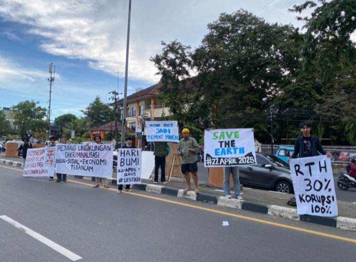 TANPA ORASI, SINTALARAS UNM PERINGATI HARI BUMI LEWAT MURAL DAN SENI PERTUNJUKAN