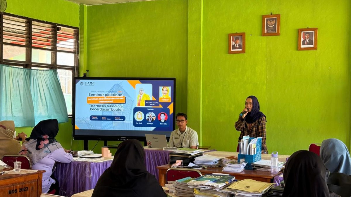 TIM PKM DOSEN FBS UNM BERI PELATIHAN PEMANFAATAN AI DALAM RISET ILMIAH
