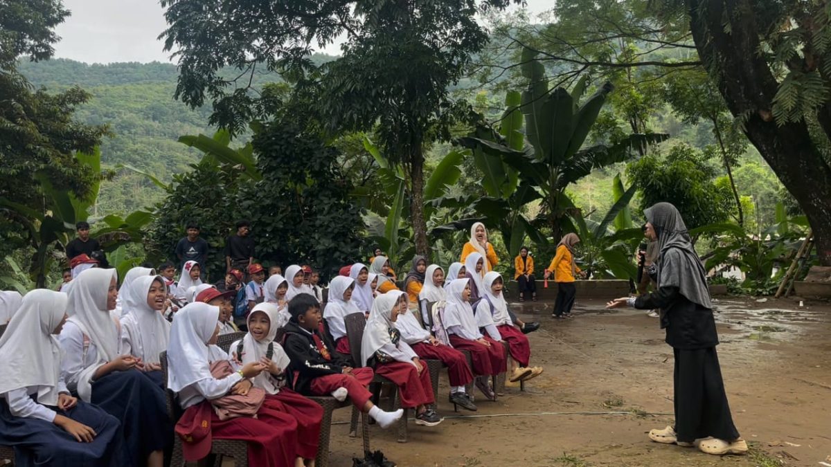 HMPS PBA ‘ARSY FBS IMPLEMENTASIKAN ILMU LEWAT DELAPAN KEGIATAN BAKSOS VIII