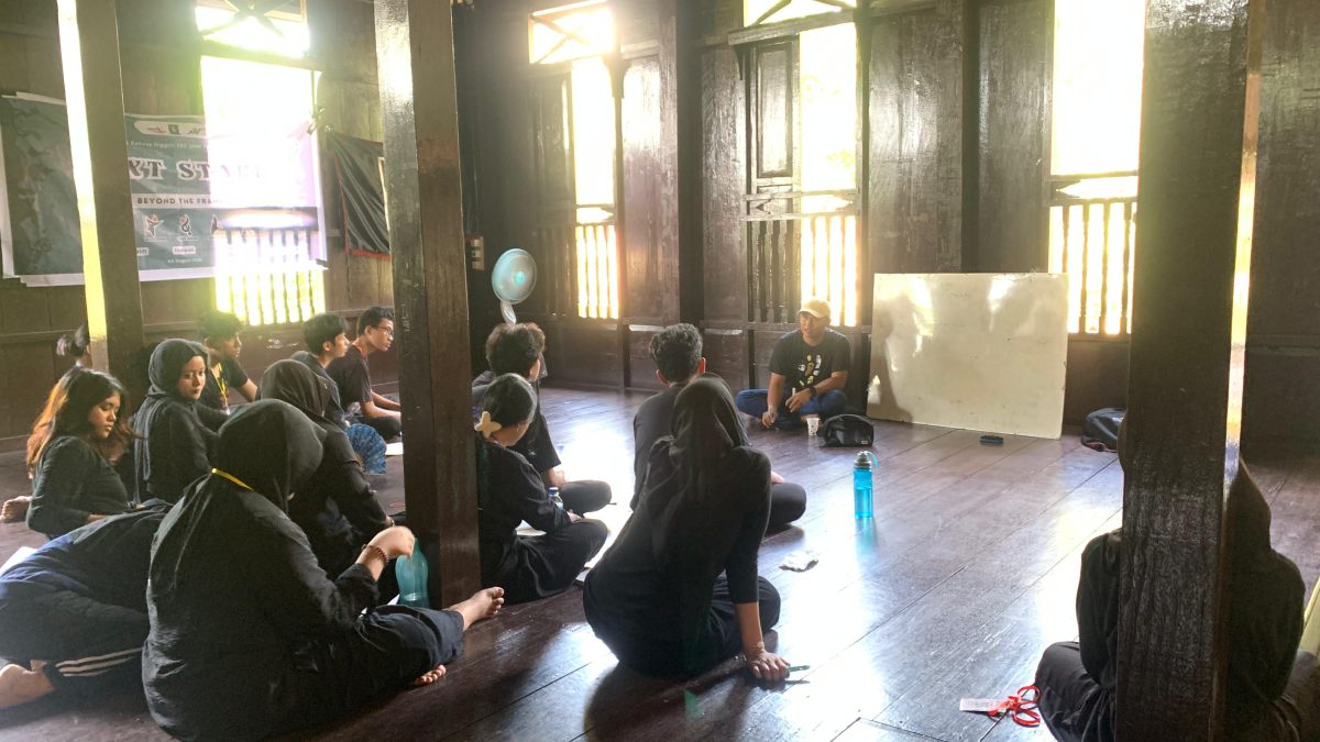 OUTDOOR BKMJ LENTERA PERKENALKAN SENI DAN KREATIVITAS BAGI ANGGOTA BARU
