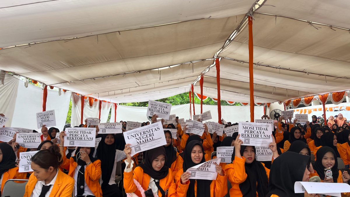 KEMBALI ADAKAN AKSI INTERNAL, BEM UNM DESAK BIROKRASI SELESAIKAN DISTRIBUSI ALMAMATER MABA