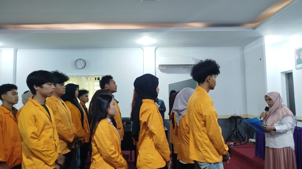 PRASASTI HMJ BAHASA INGGRIS GELAR PELANTIKAN PENGURUS PERIODE 2025-2026