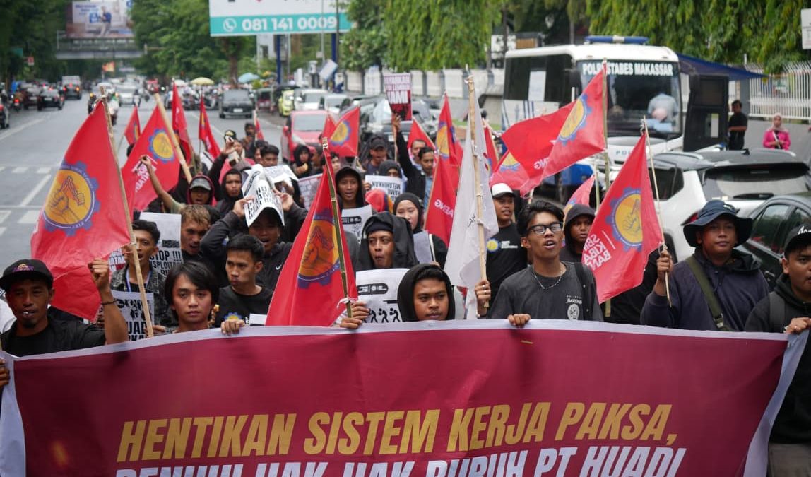 SIMBOL TOLAK BALA, SONGKA BALA IRINGI LONGMARCH BURUH KIBA KE PN MAKASSAR