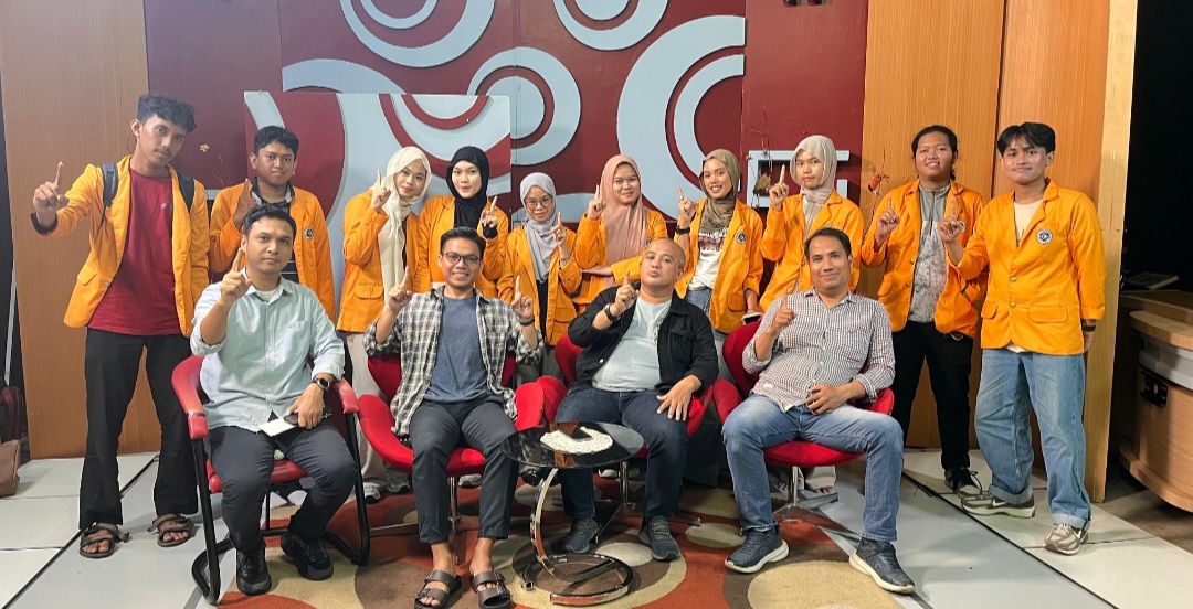 MAHASISWA BEC FBS PERDALAM WAWASAN DUNIA PENYIARAN LEWAT KUNJUNGAN KE KOMPAS TV