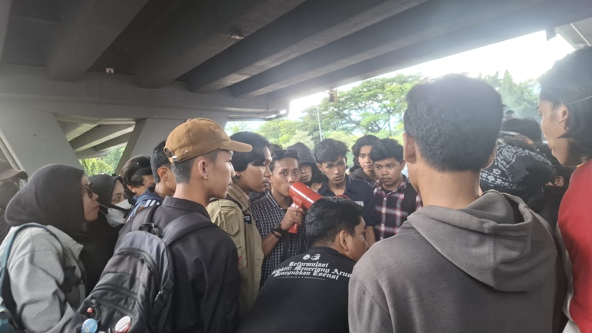 AKSI MAKASSAR BERISIK DESAK TRANSPARANSI DAN REFORMASI APARAT