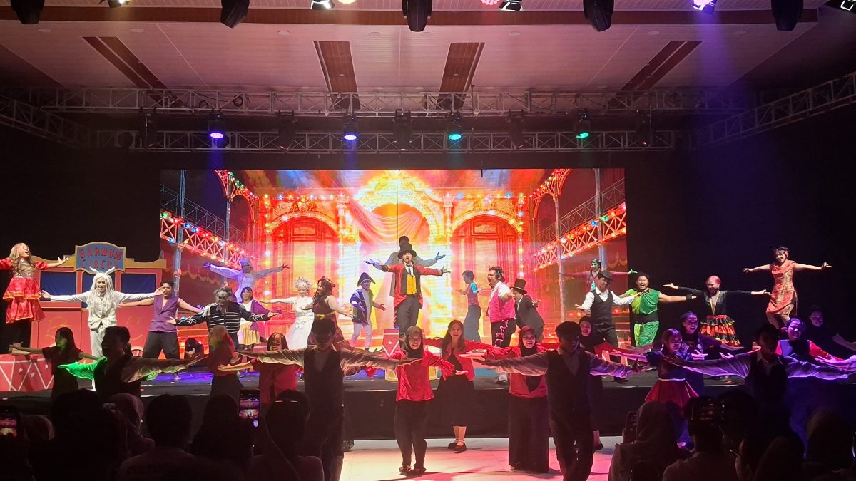 MAHASISWA SASTRA INGGRIS HADIRKAN DRAMA MUSIKAL THE GREATEST SHOWMAN: TUAI APRESIASI PENONTON