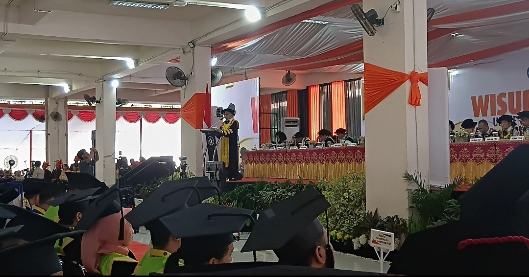 UNM KUKUHKAN 1.065 WISUDAWAN, PLT. REKTOR DORONG LULUSAN CIPTAKAN INOVASI YANG BERDAMPAK